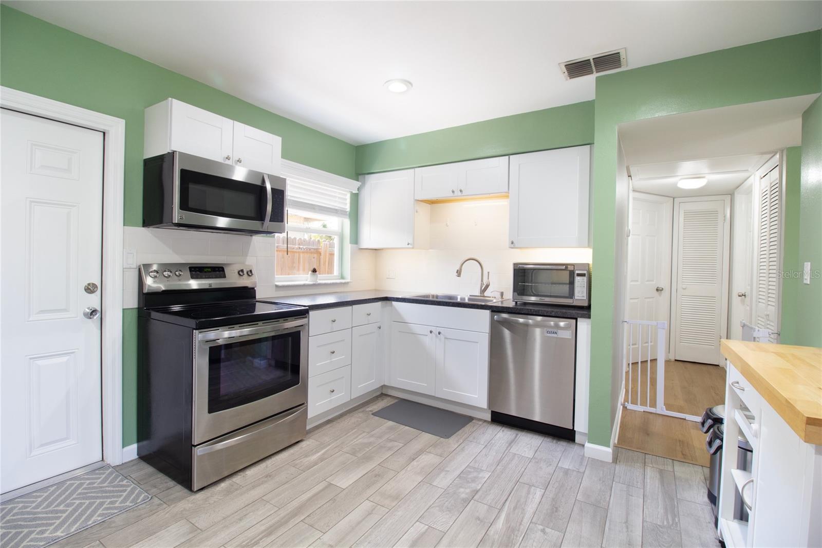 Image 9 of 38 For 3951 72nd Street N
