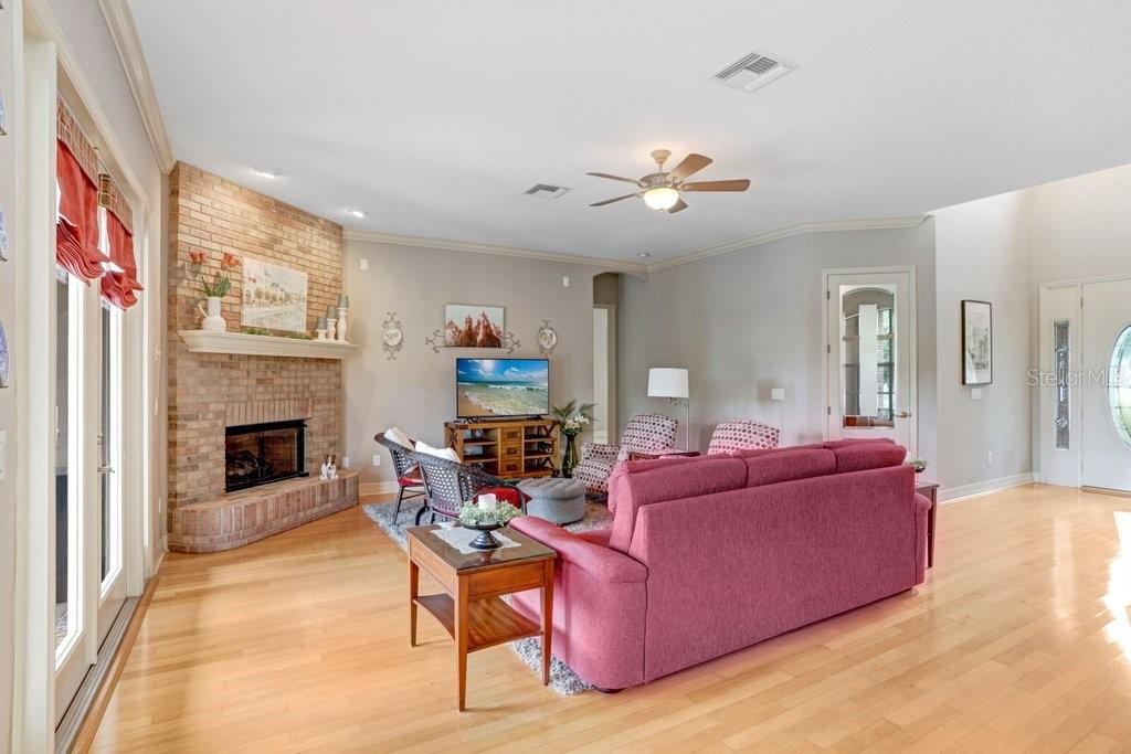 Listing photo id 10 for 2502 Fritzke Road
