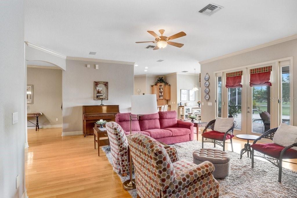 Listing photo id 12 for 2502 Fritzke Road