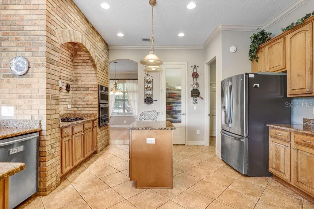 Listing photo id 17 for 2502 Fritzke Road