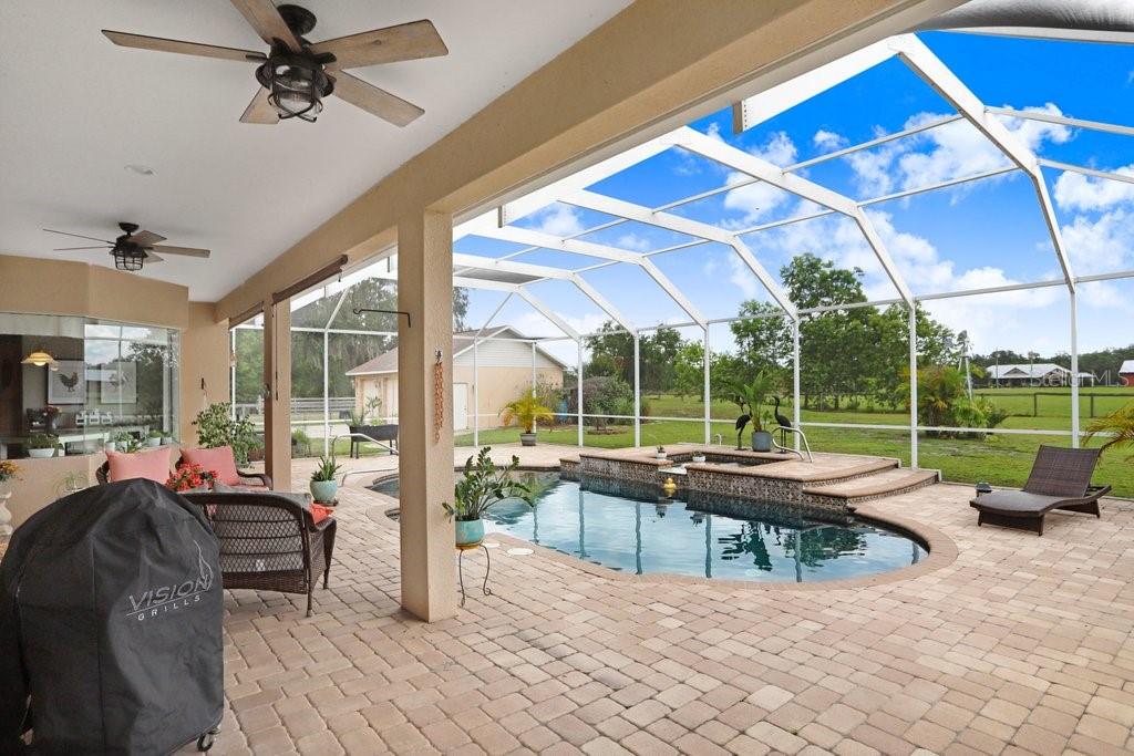 Listing photo id 36 for 2502 Fritzke Road