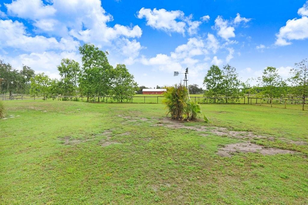 Listing photo id 37 for 2502 Fritzke Road