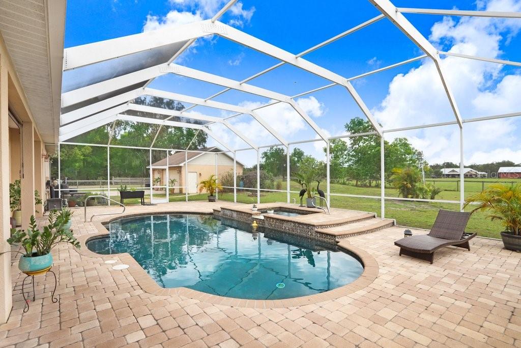 Listing photo id 2 for 2502 Fritzke Road