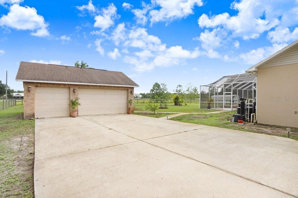 Listing photo id 39 for 2502 Fritzke Road