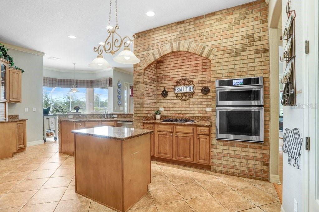 Listing photo id 3 for 2502 Fritzke Road