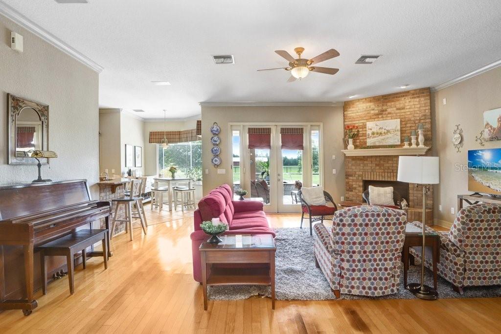 Listing photo id 4 for 2502 Fritzke Road
