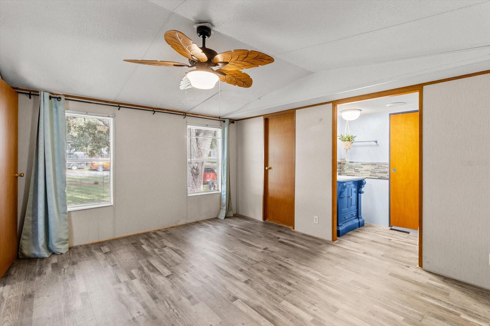 Image 19 of 35 For 8431 Lake Consuella Drive