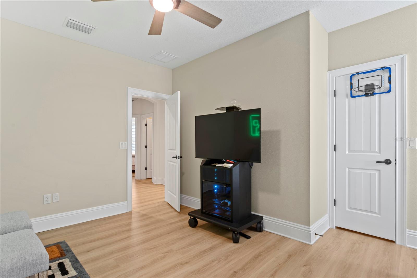 Image 43 of 68 For 4612 Lowell Avenue