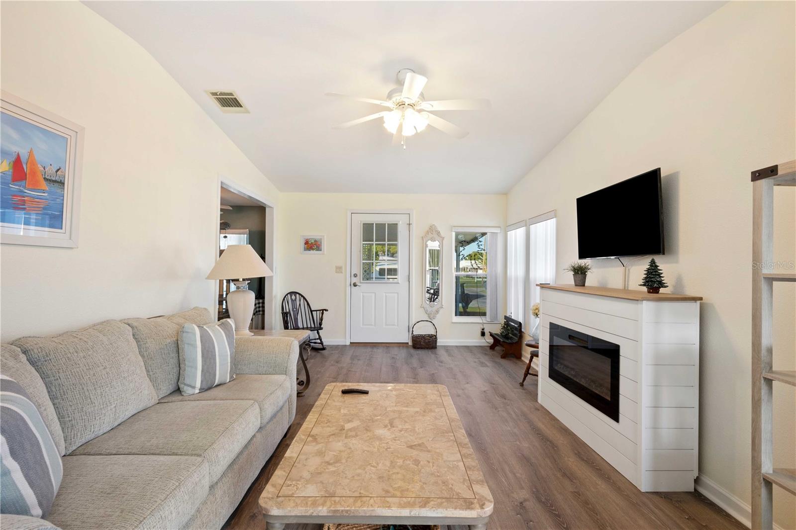 Image 18 of 76 For 37338 Sandra Avenue