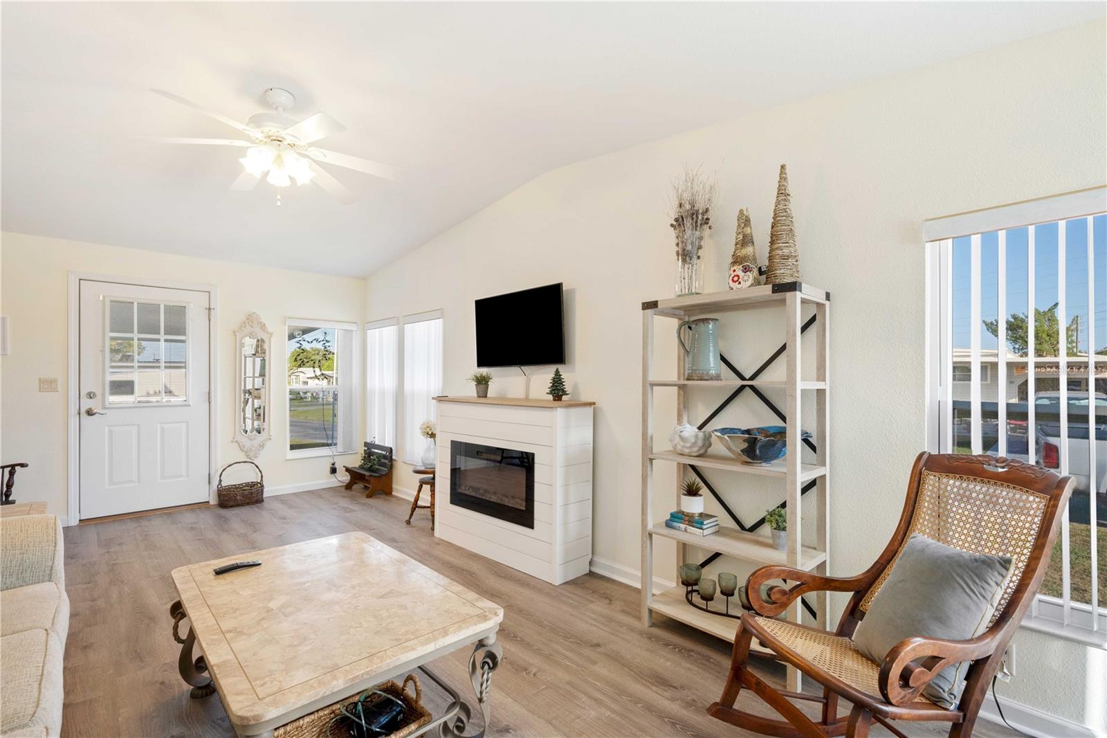 Image 19 of 76 For 37338 Sandra Avenue