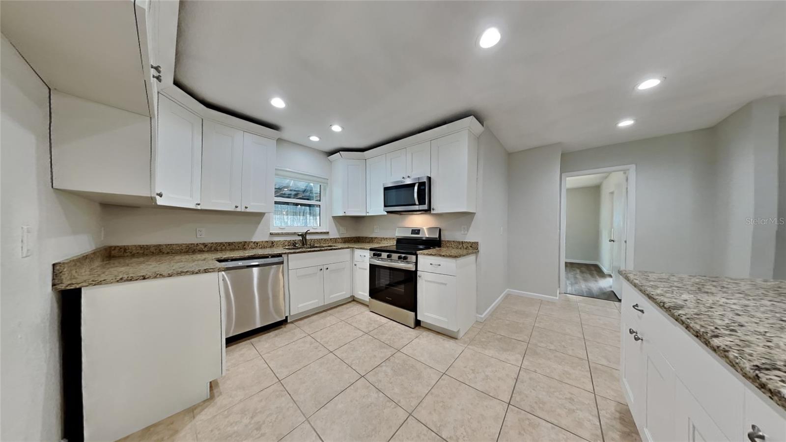 Image 6 of 16 For 1701 Hibiscus Circle S