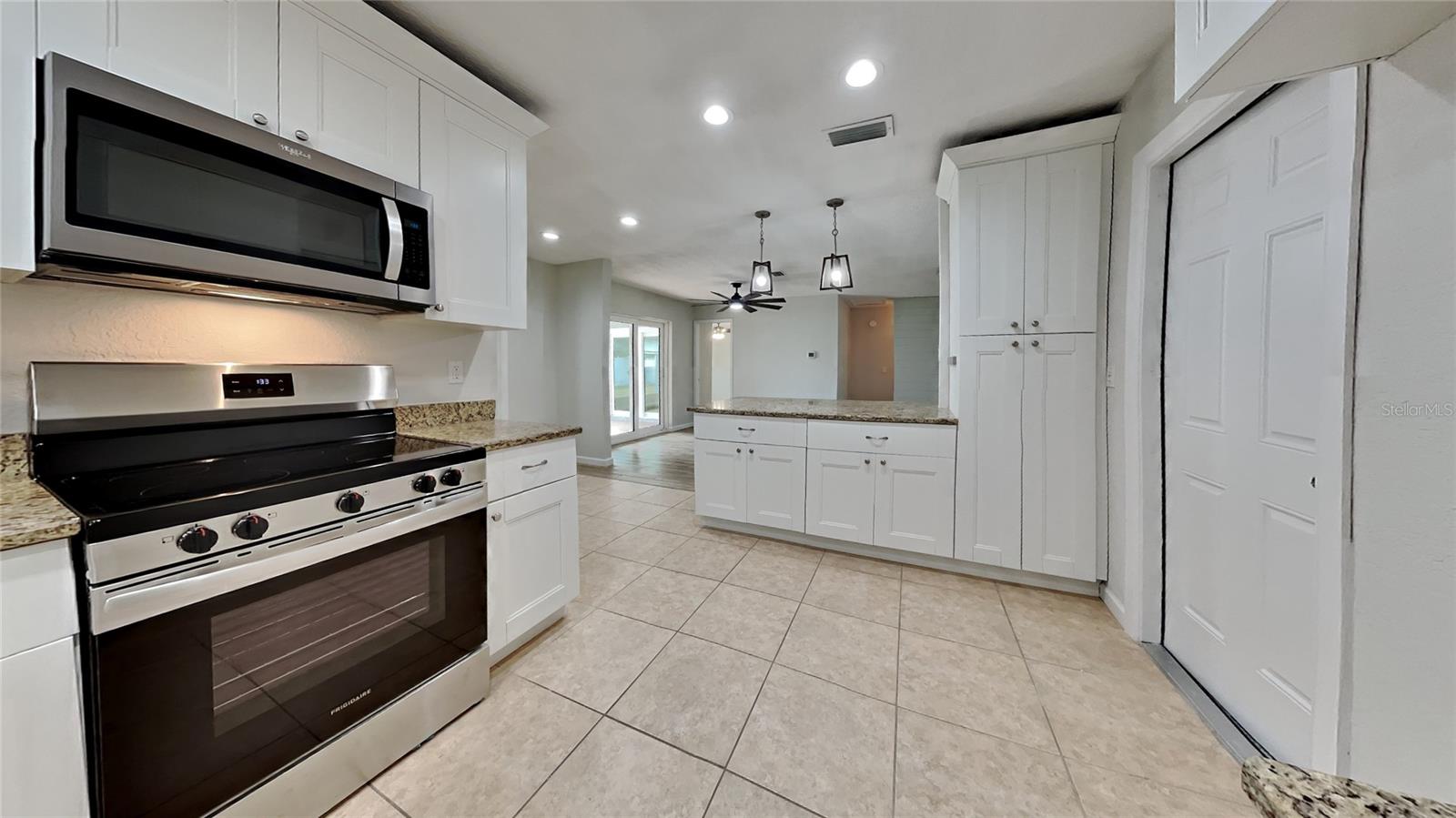Image 7 of 16 For 1701 Hibiscus Circle S