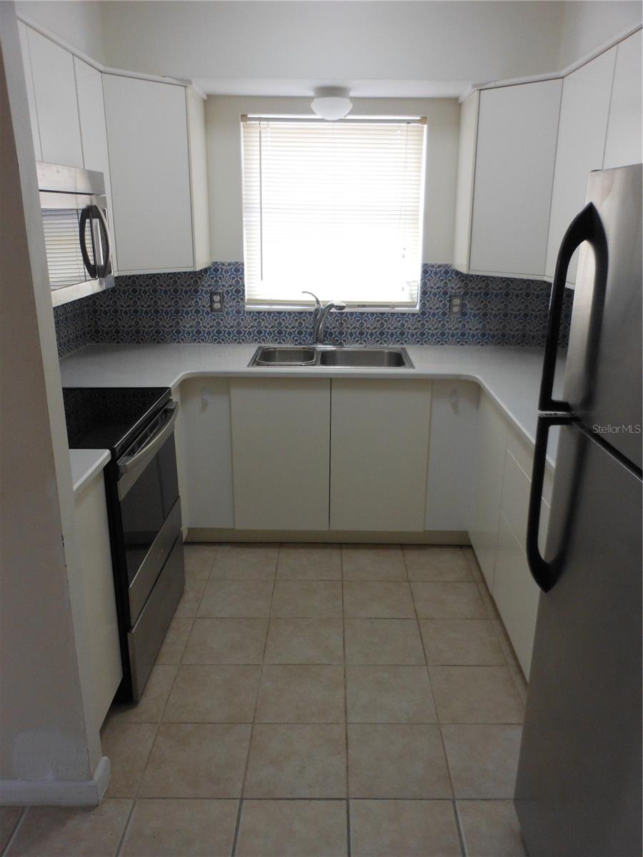 Image 11 of 31 For 138 36th Avenue N 206w