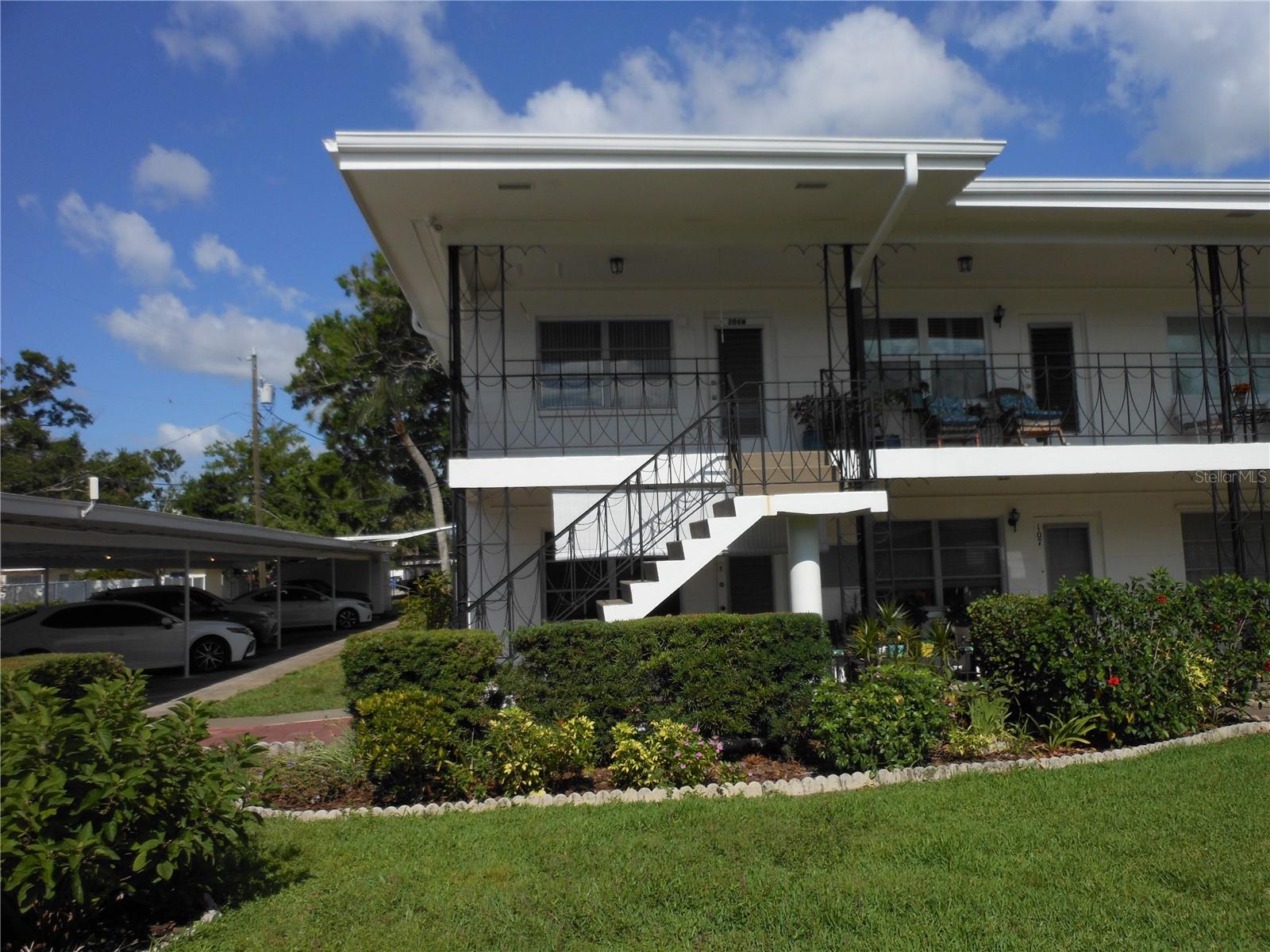 Image 3 of 31 For 138 36th Avenue N 206w