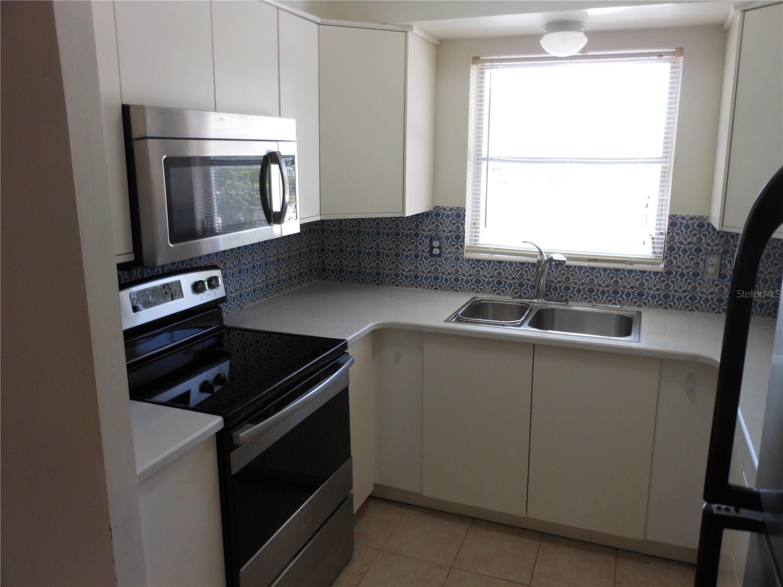 Image 8 of 31 For 138 36th Avenue N 206w