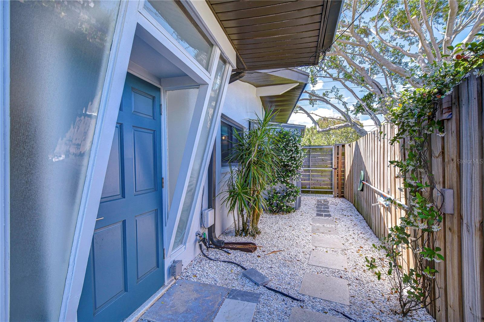 Image 11 of 41 For 1401 Pinellas Point Drive S