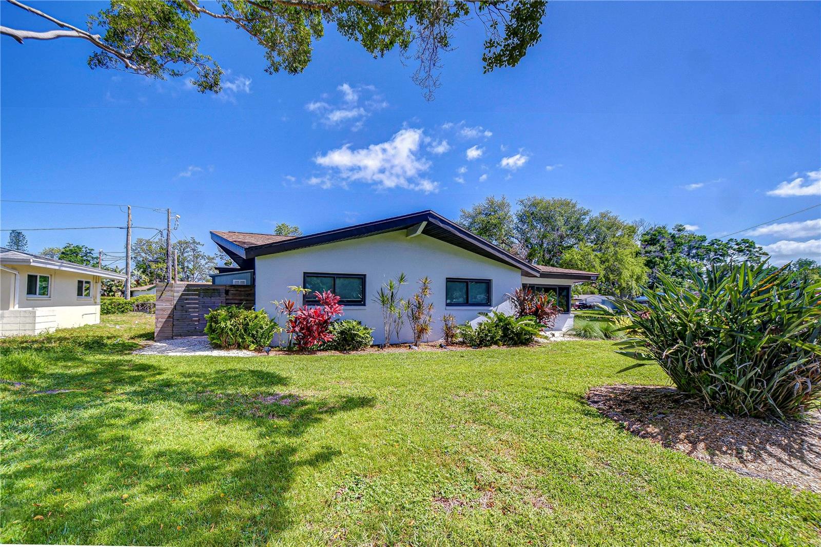 Image 7 of 41 For 1401 Pinellas Point Drive S