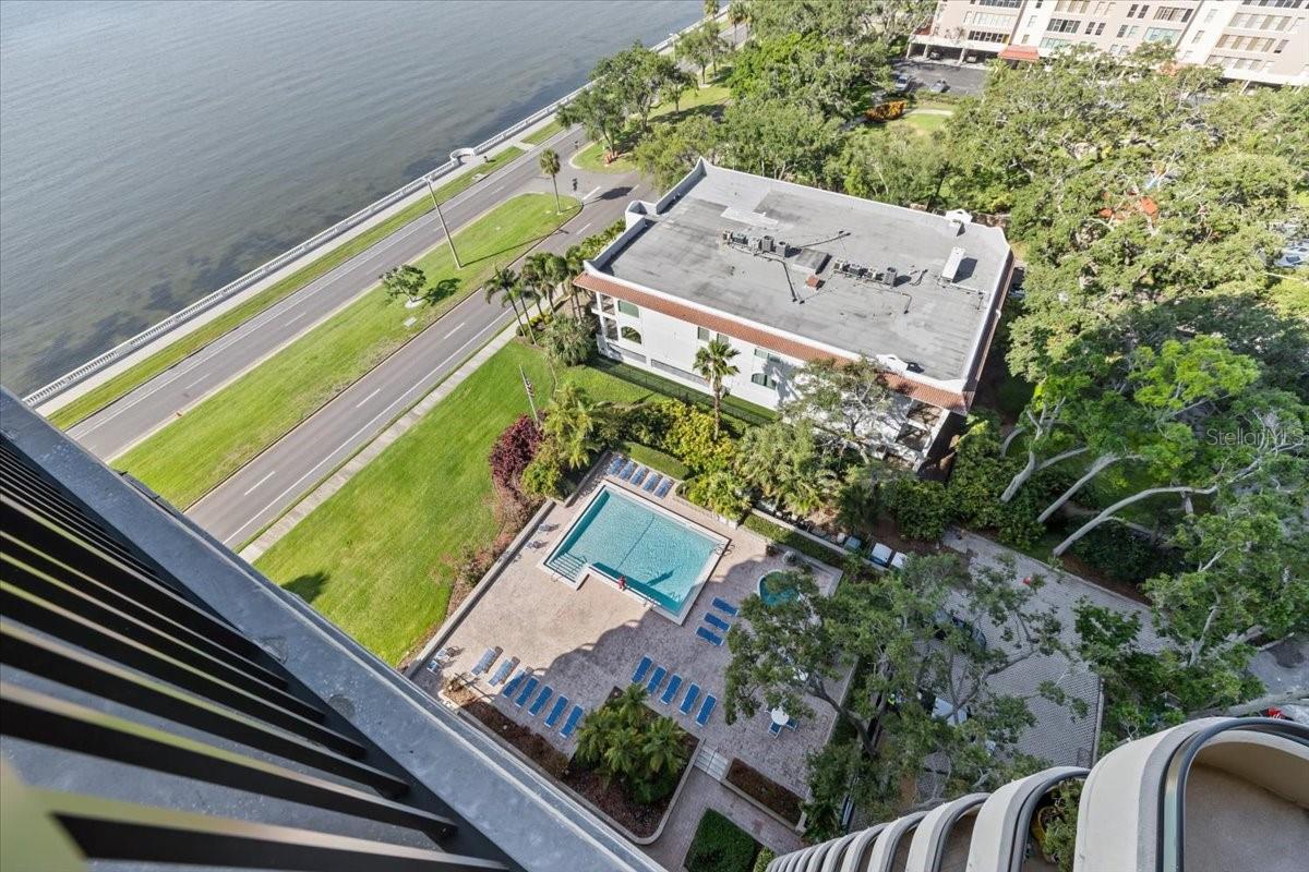Image 34 of 58 For 2413 Bayshore Boulevard 1604