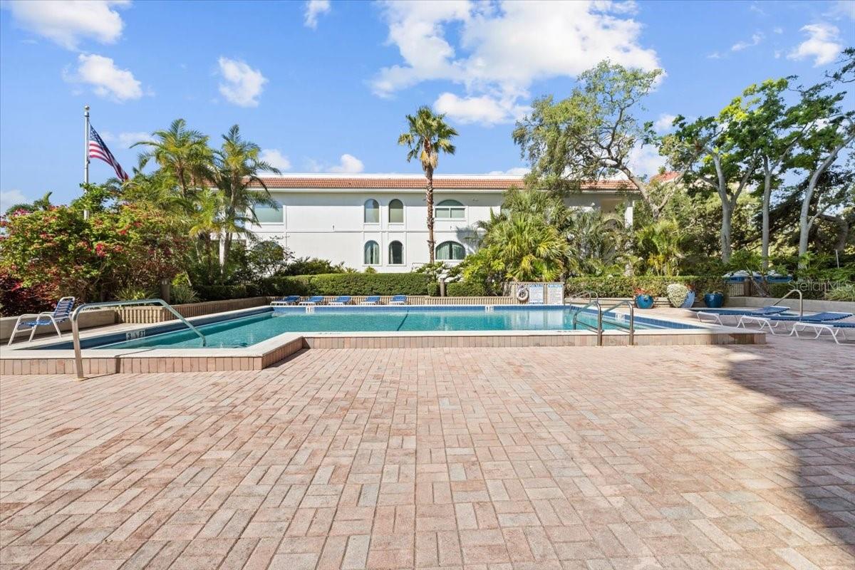 Image 43 of 58 For 2413 Bayshore Boulevard 1604