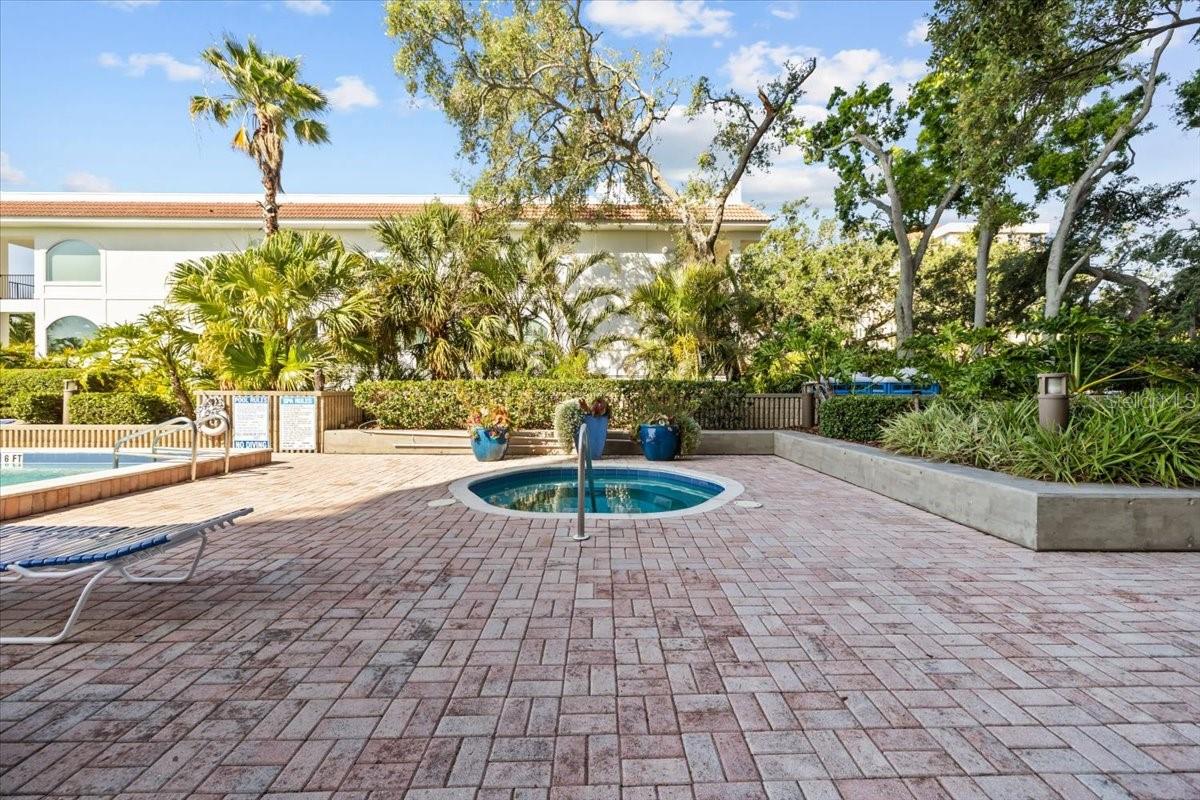 Image 44 of 58 For 2413 Bayshore Boulevard 1604