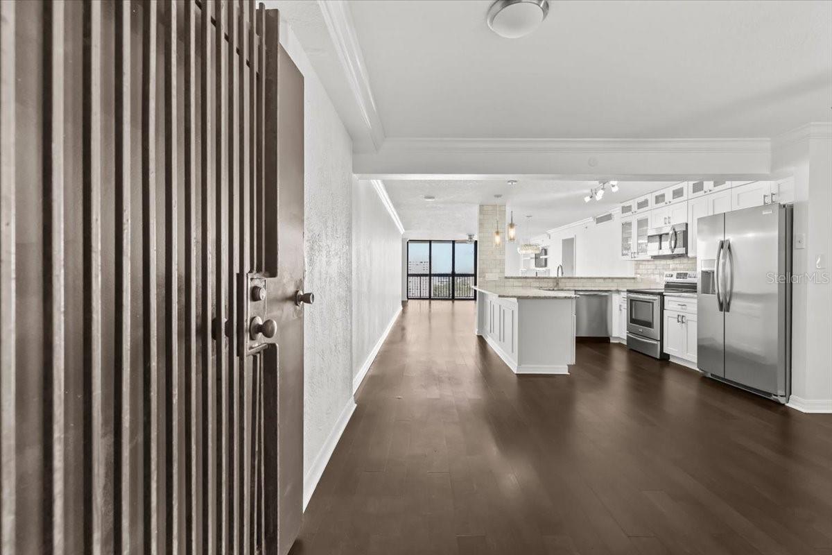Image 8 of 58 For 2413 Bayshore Boulevard 1604
