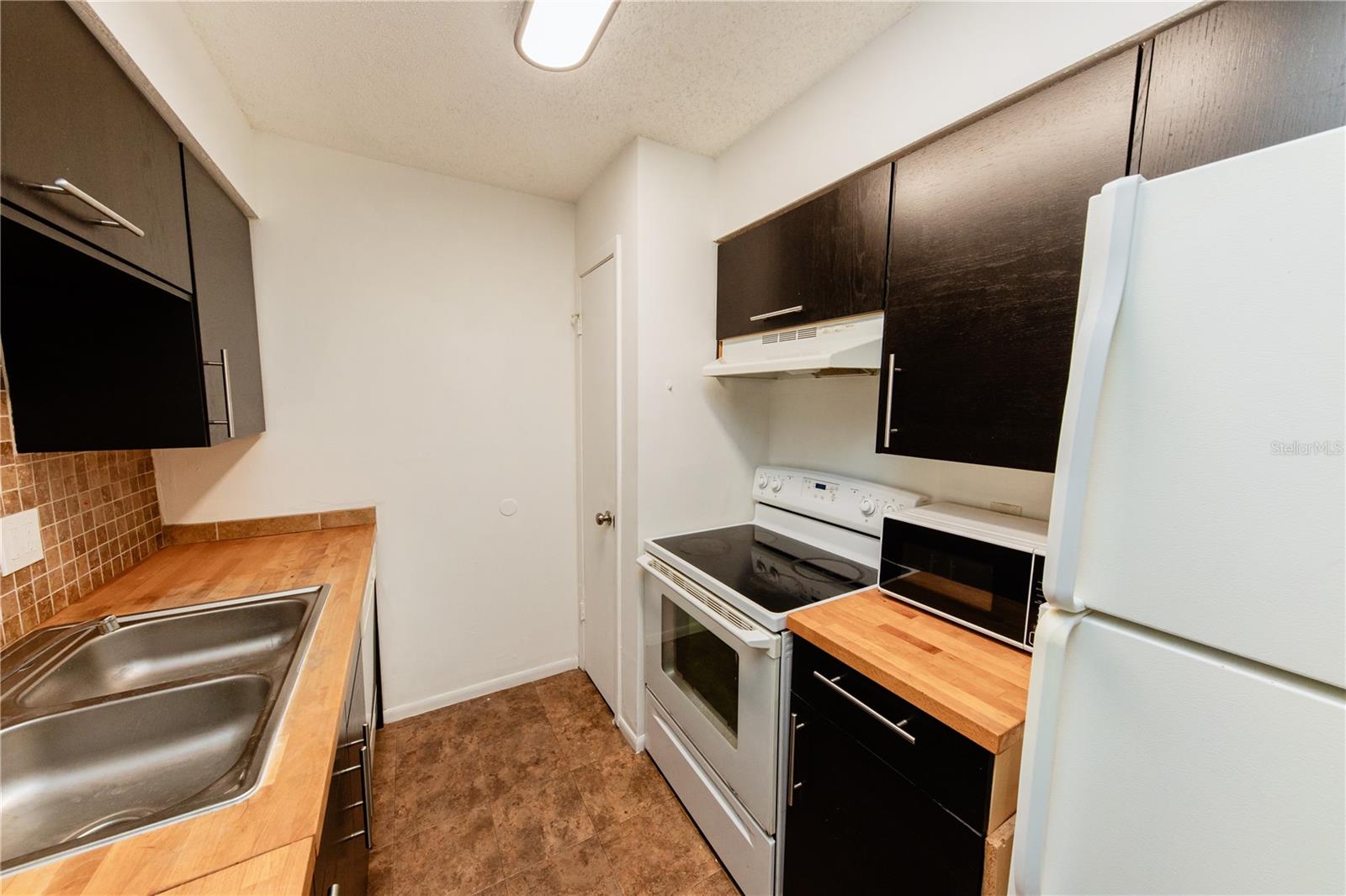 Image 17 of 25 For 213 Red Cedar Place 213