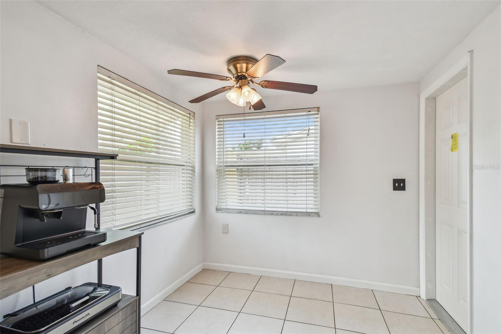 Image 16 of 68 For 1150 Grand Boulevard