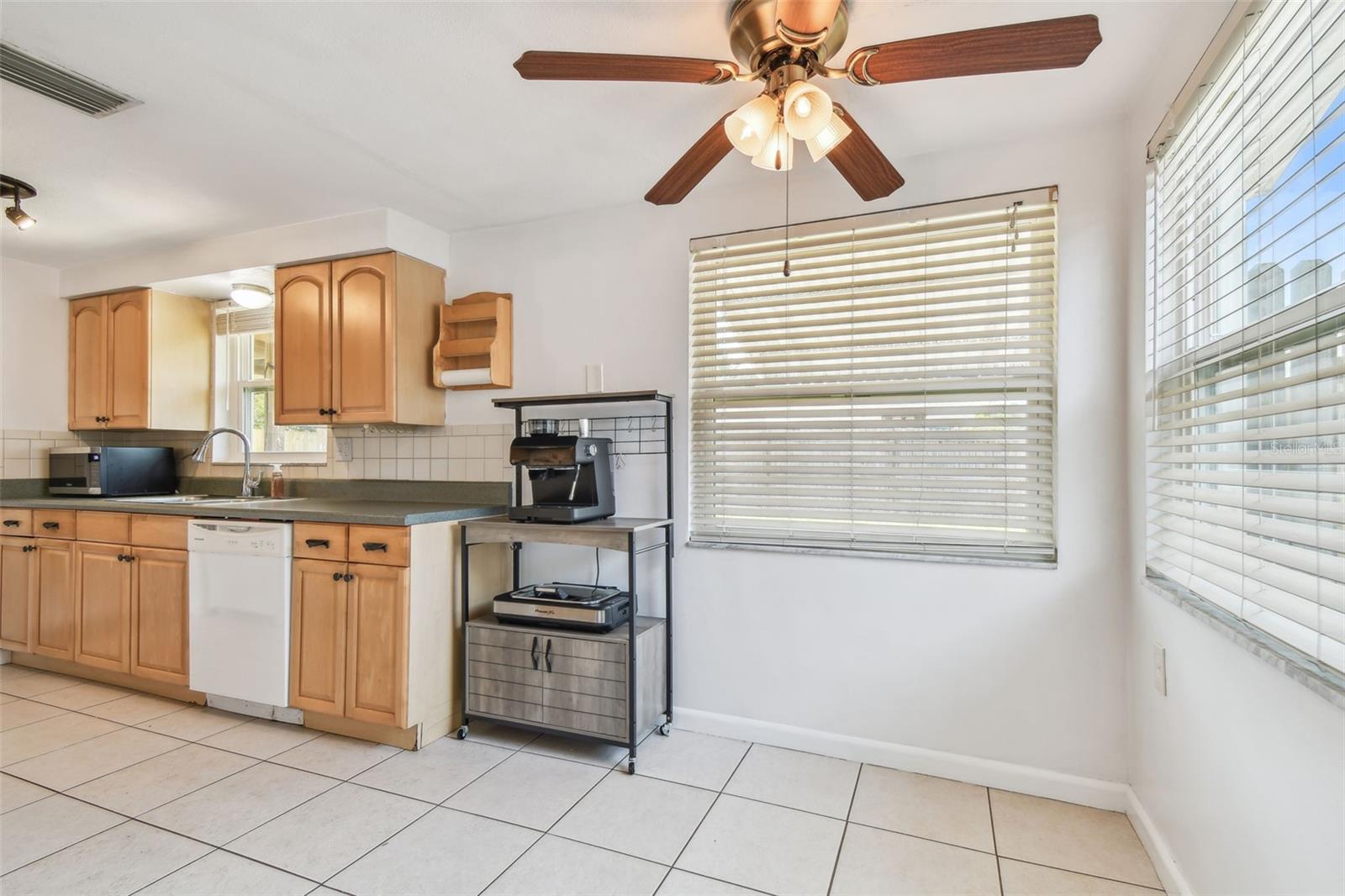 Image 19 of 68 For 1150 Grand Boulevard