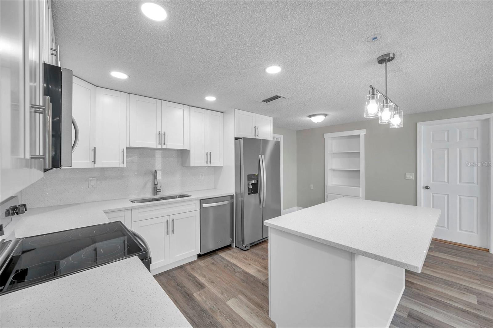 Listing photo id 8 for 10900 Queens Road
