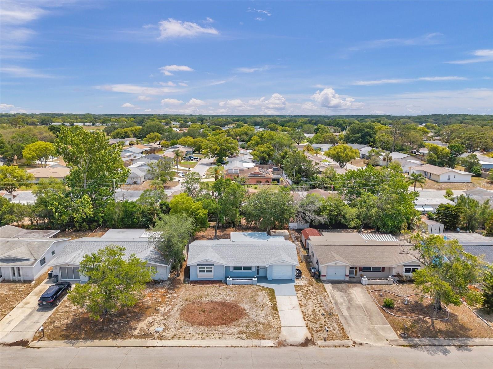Listing photo id 16 for 10900 Queens Road