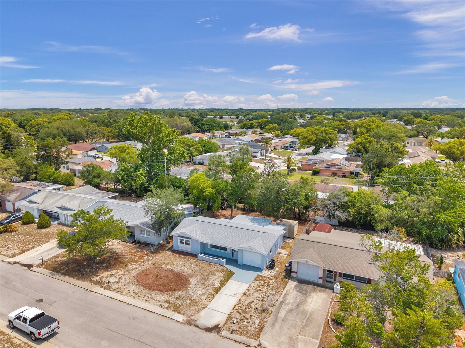 Listing photo id 17 for 10900 Queens Road