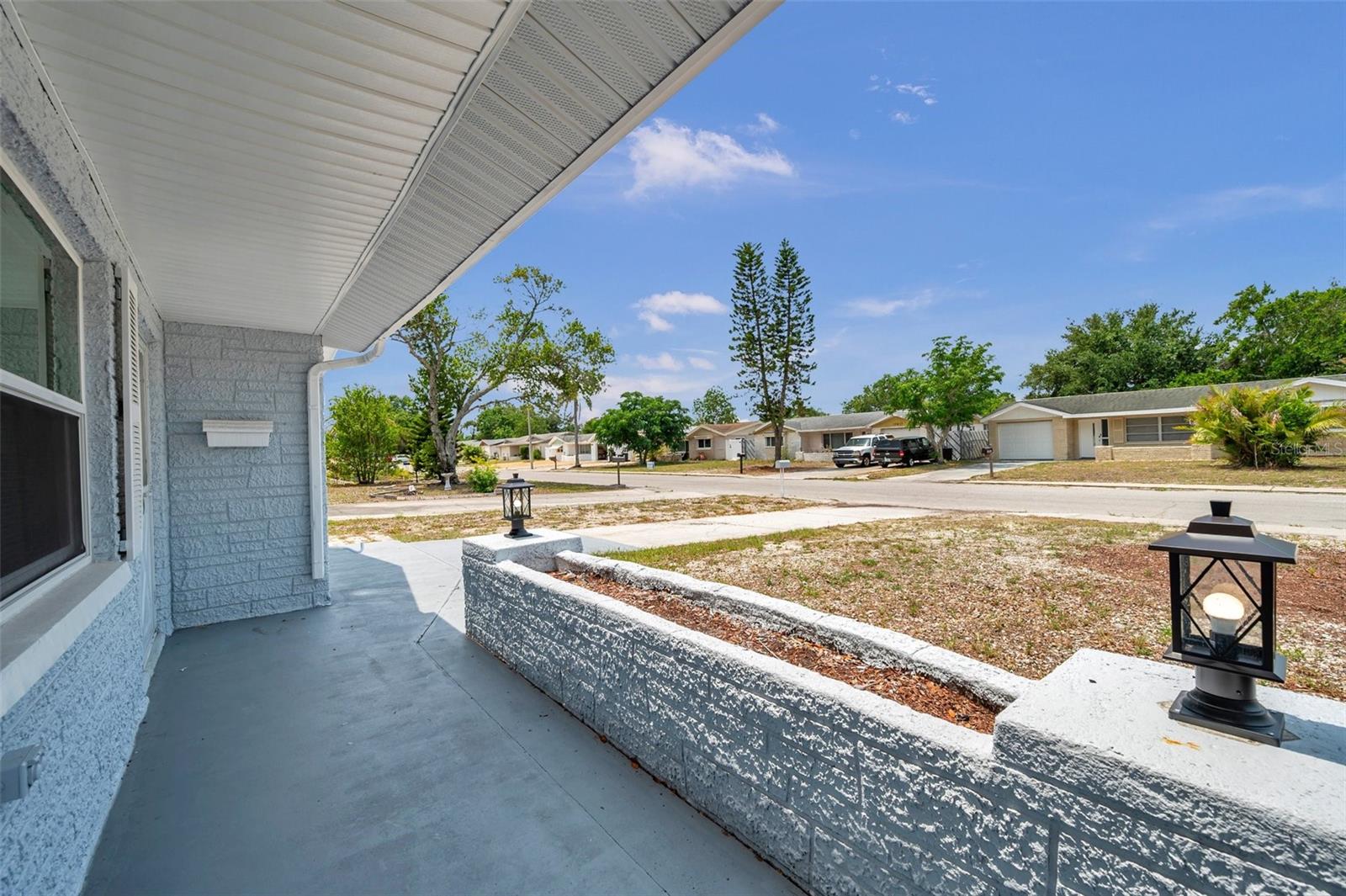 Listing photo id 1 for 10900 Queens Road