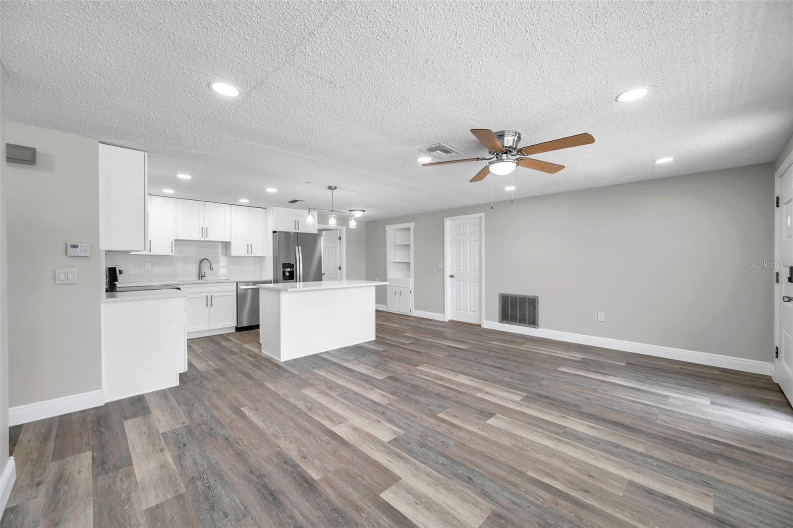 Listing photo id 2 for 10900 Queens Road