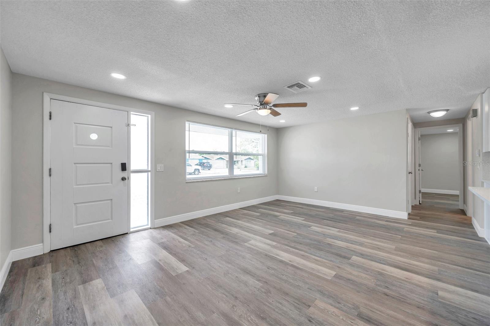 Listing photo id 4 for 10900 Queens Road