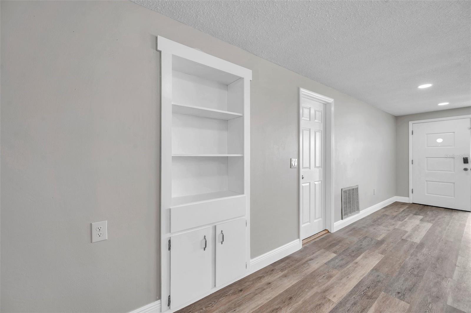 Listing photo id 5 for 10900 Queens Road
