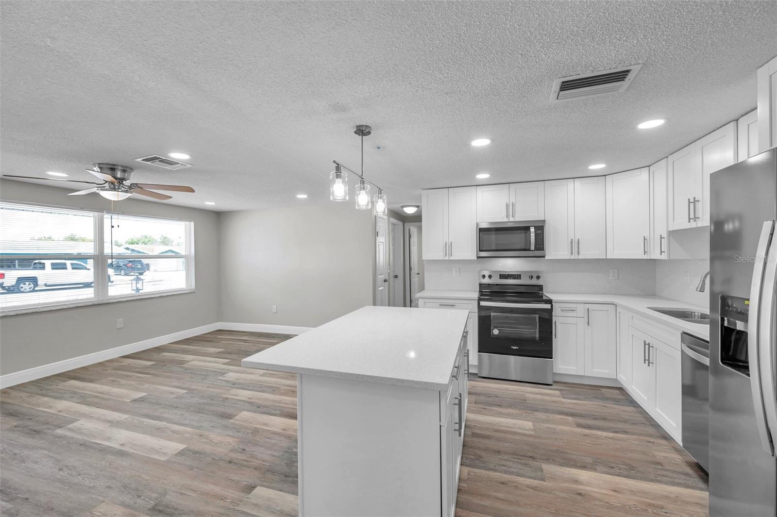 Listing photo id 6 for 10900 Queens Road