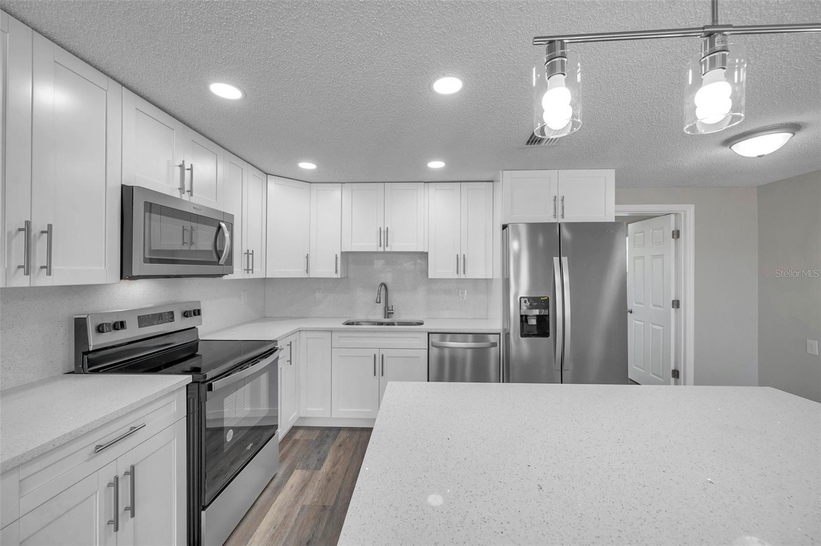 Listing photo id 7 for 10900 Queens Road
