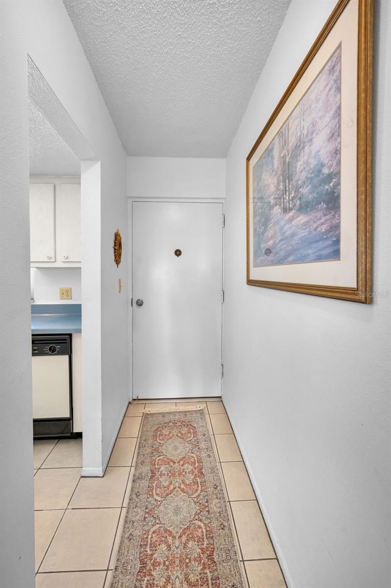 Image 16 of 75 For 8 Glencoe Place 305