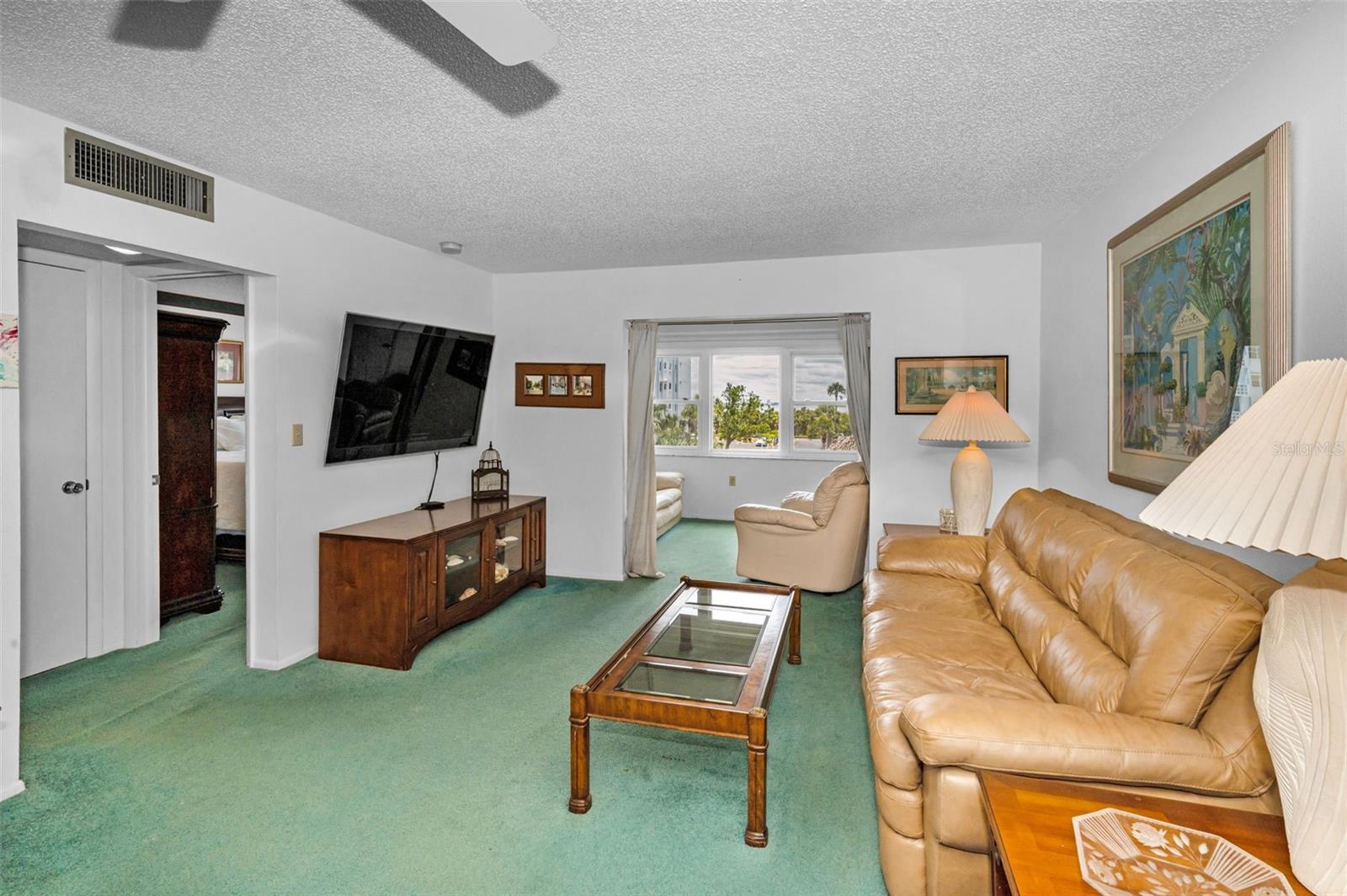 Image 24 of 75 For 8 Glencoe Place 305