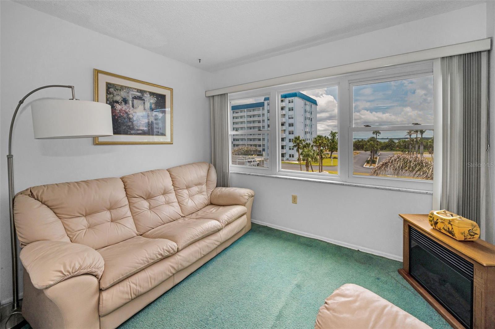 Image 25 of 75 For 8 Glencoe Place 305