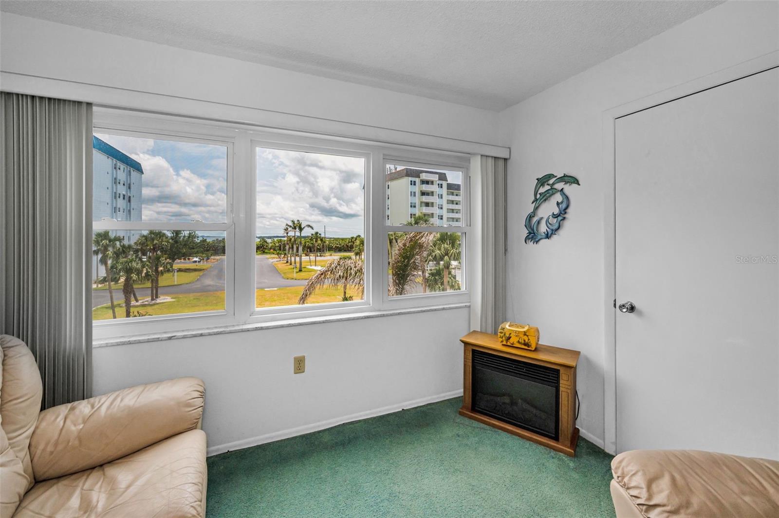 Image 26 of 75 For 8 Glencoe Place 305
