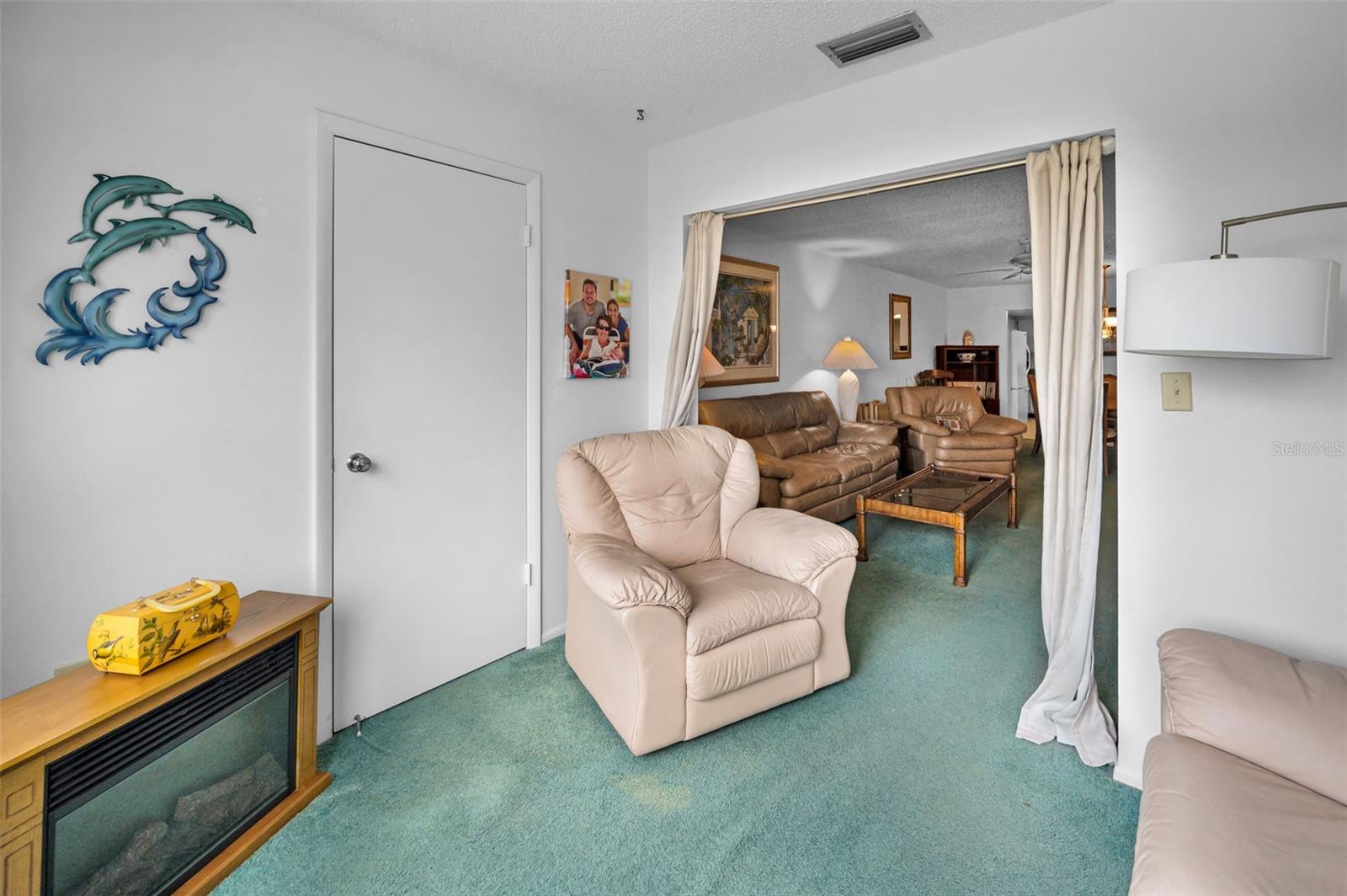 Image 27 of 75 For 8 Glencoe Place 305
