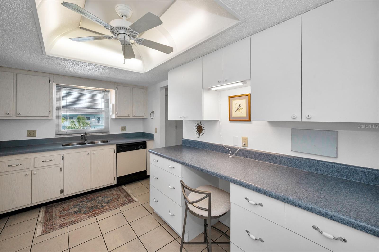 Image 30 of 75 For 8 Glencoe Place 305
