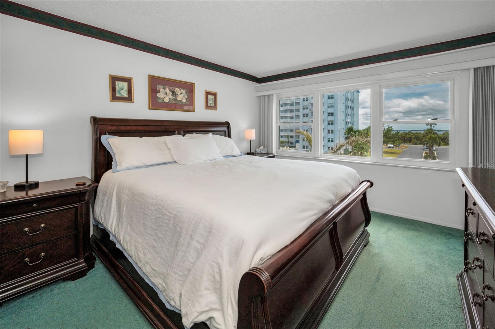 Image 35 of 75 For 8 Glencoe Place 305