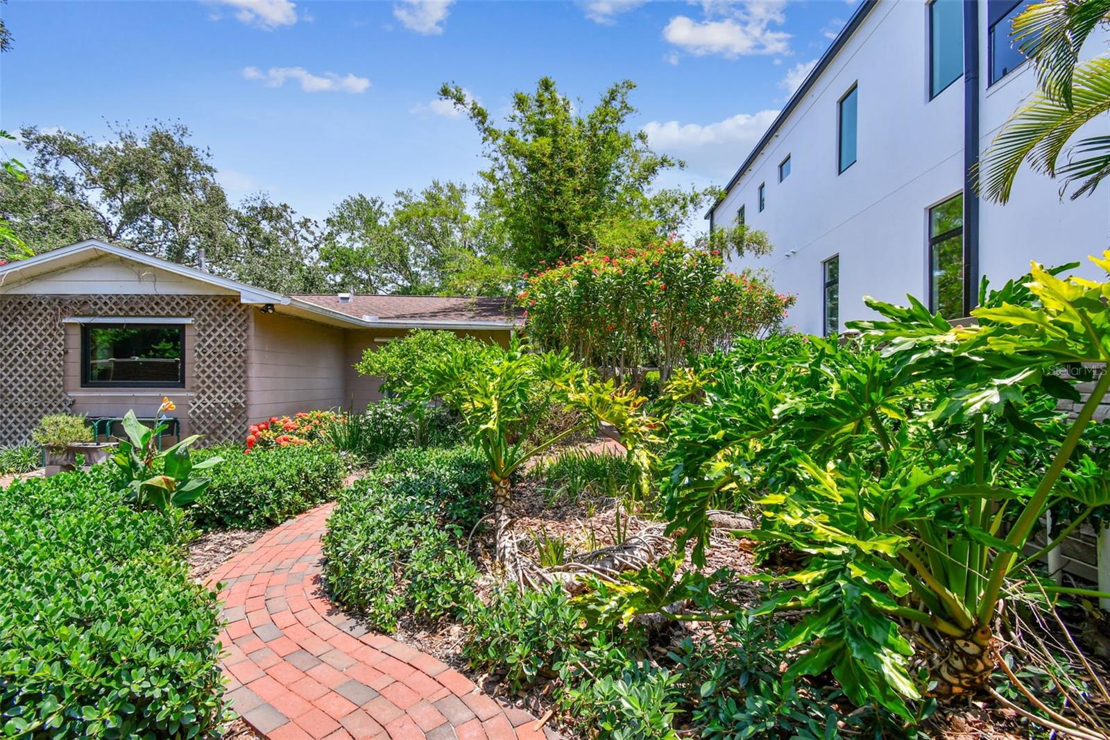 Listing photo id 9 for 750 Alda Way Ne