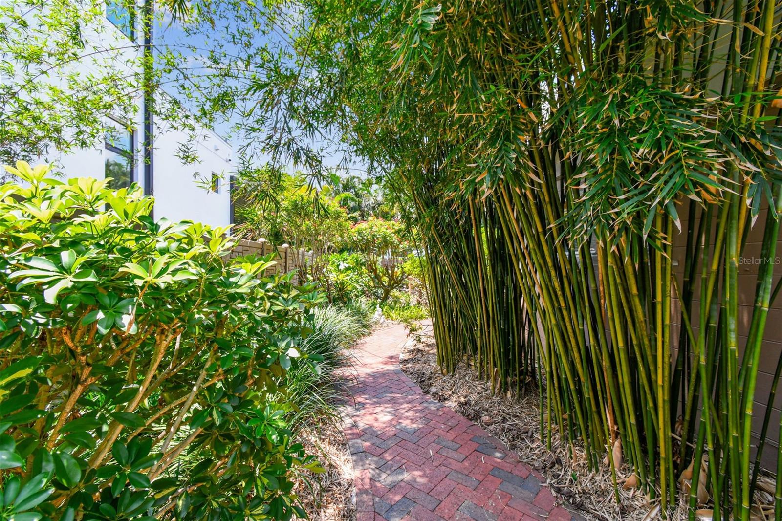 Listing photo id 15 for 750 Alda Way Ne