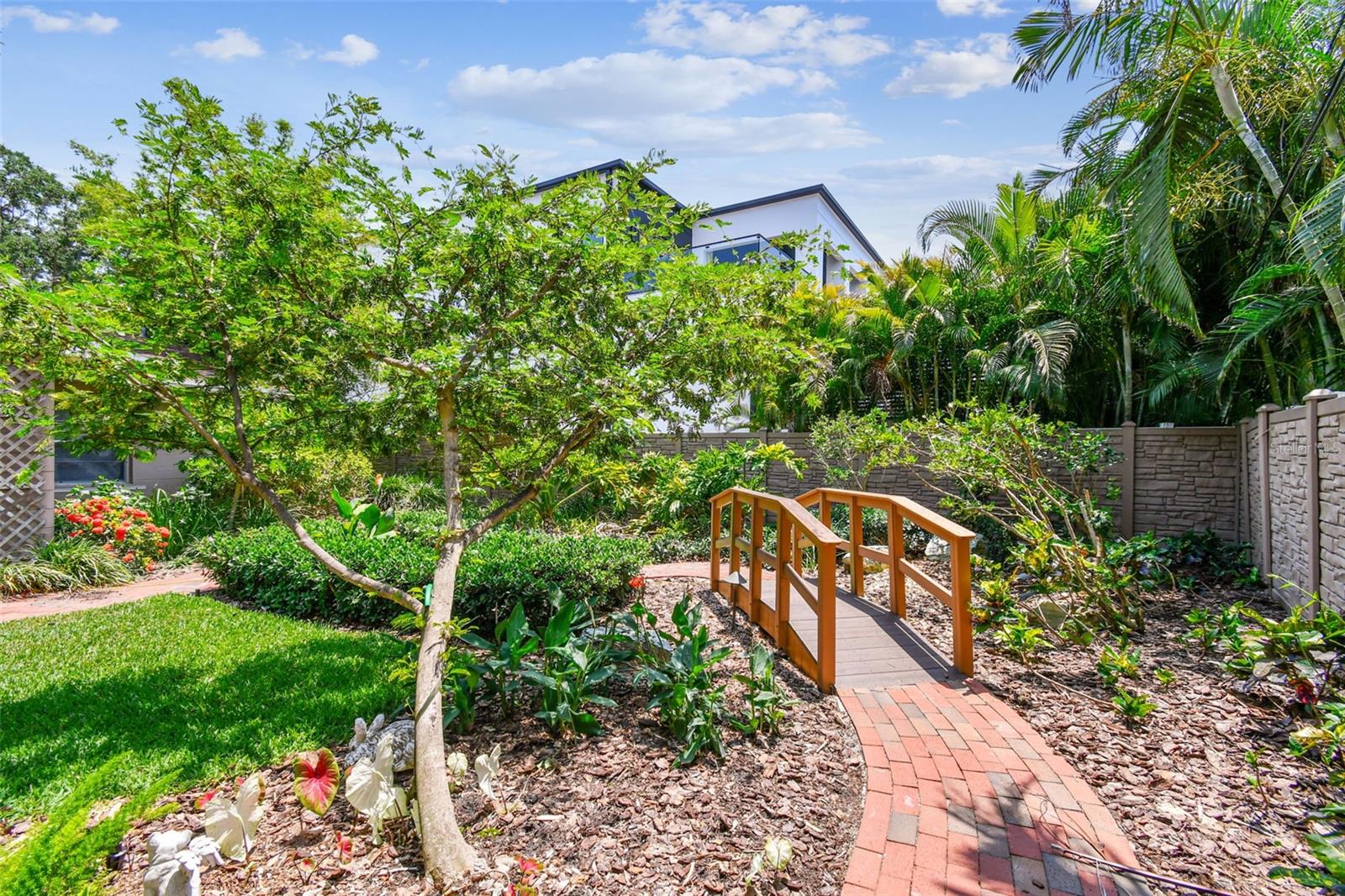 Listing photo id 17 for 750 Alda Way Ne