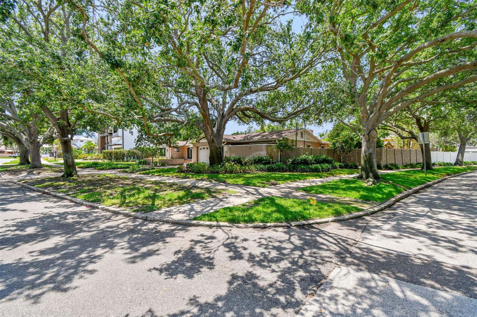 Listing photo id 0 for 750 Alda Way Ne
