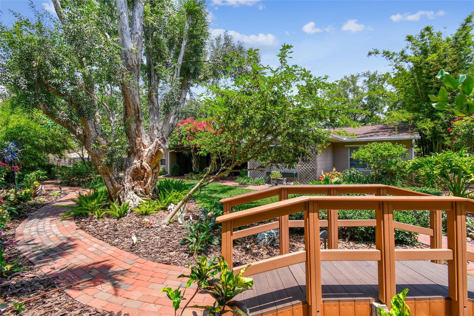 Listing photo id 18 for 750 Alda Way Ne