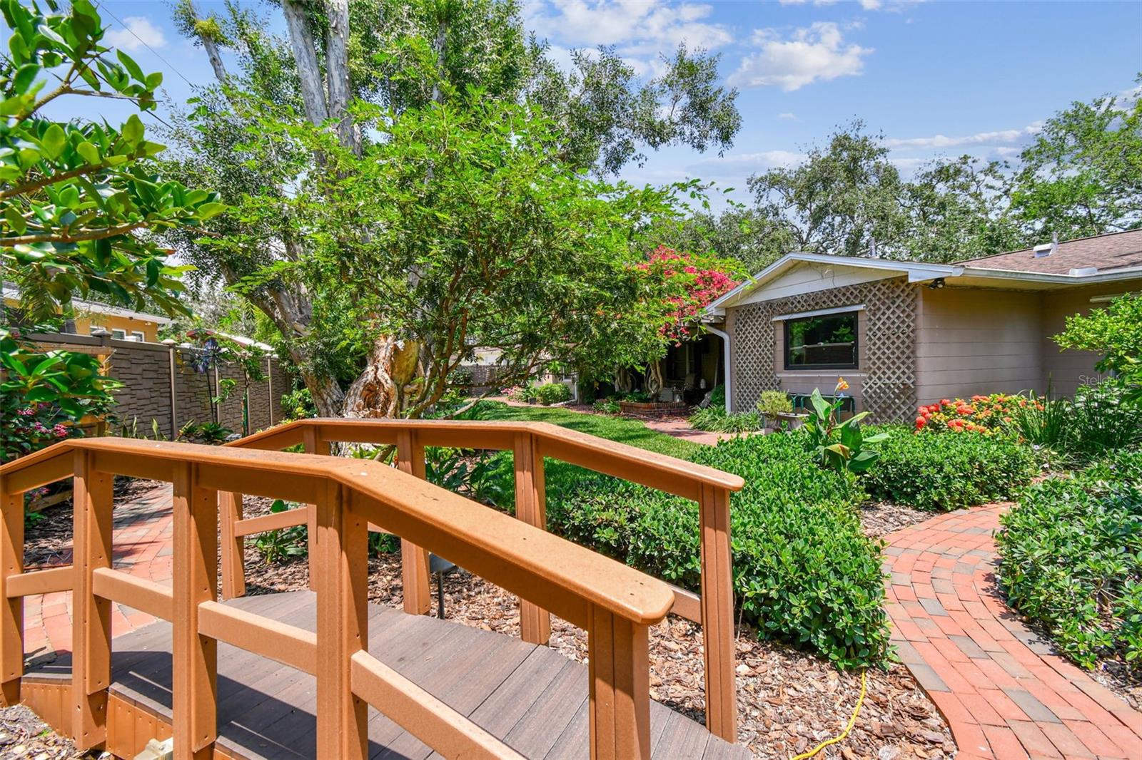 Listing photo id 19 for 750 Alda Way Ne